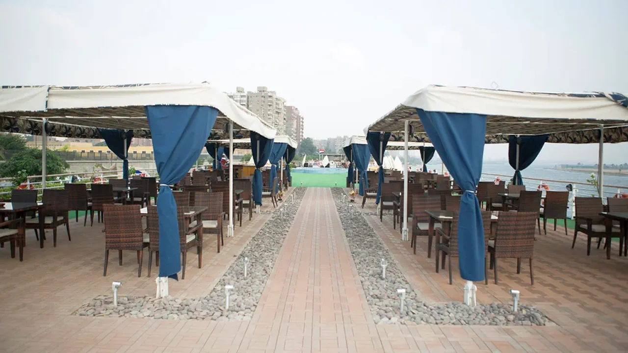 رحلة الباخرة بلو شادو I